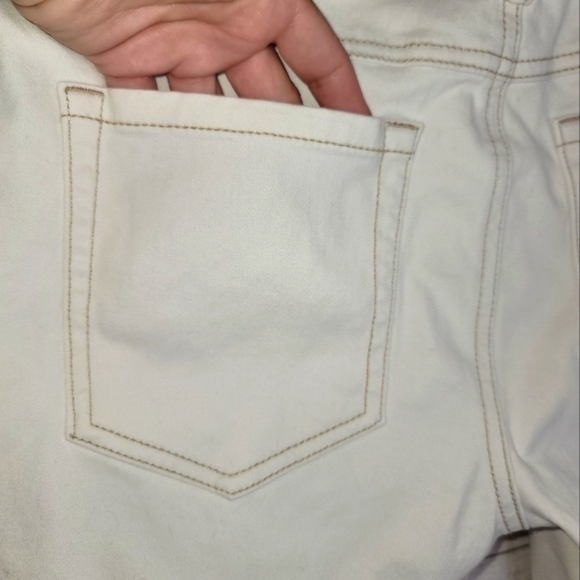 CAbi White Distressed Slim Boyfriend Stretch Jeans w Tan Stitching, sz 8 - Picture 12 of 13